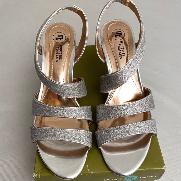 Mootsie Tootsie silver glittery strappy sandal heels - Picture 2 of 8